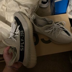 Yeezys 7.5 woman’s 8.5  New i only tried on